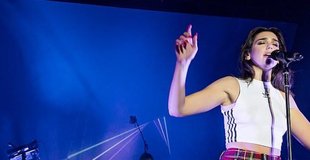 Dua Lipa ontvangt 538 TOP 50 award voor ‘Best International Act’ van 2020